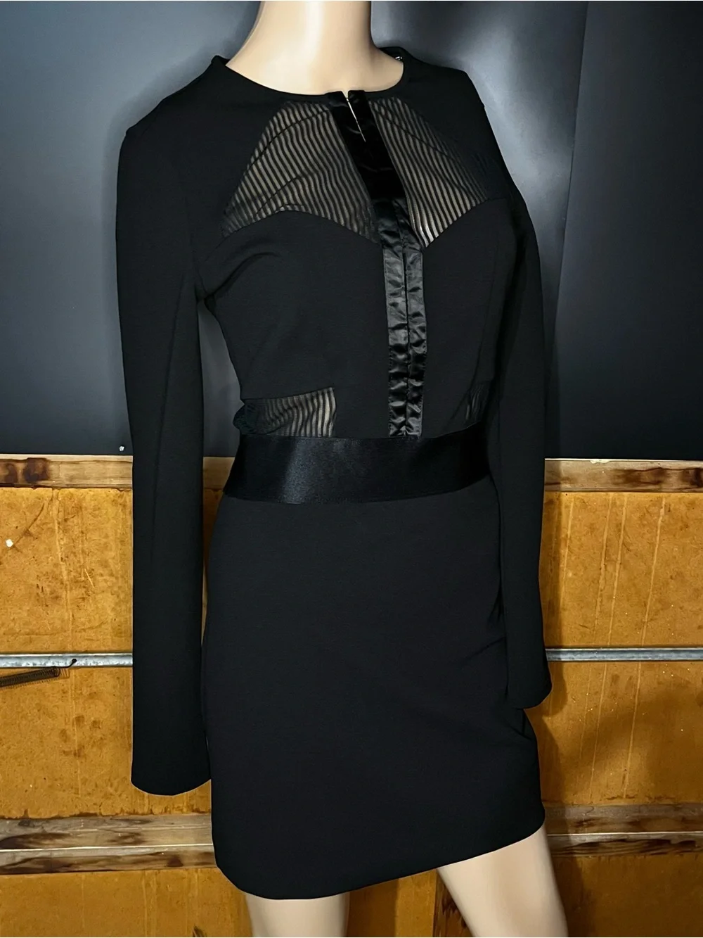 Express dress - Picture 2 of 4